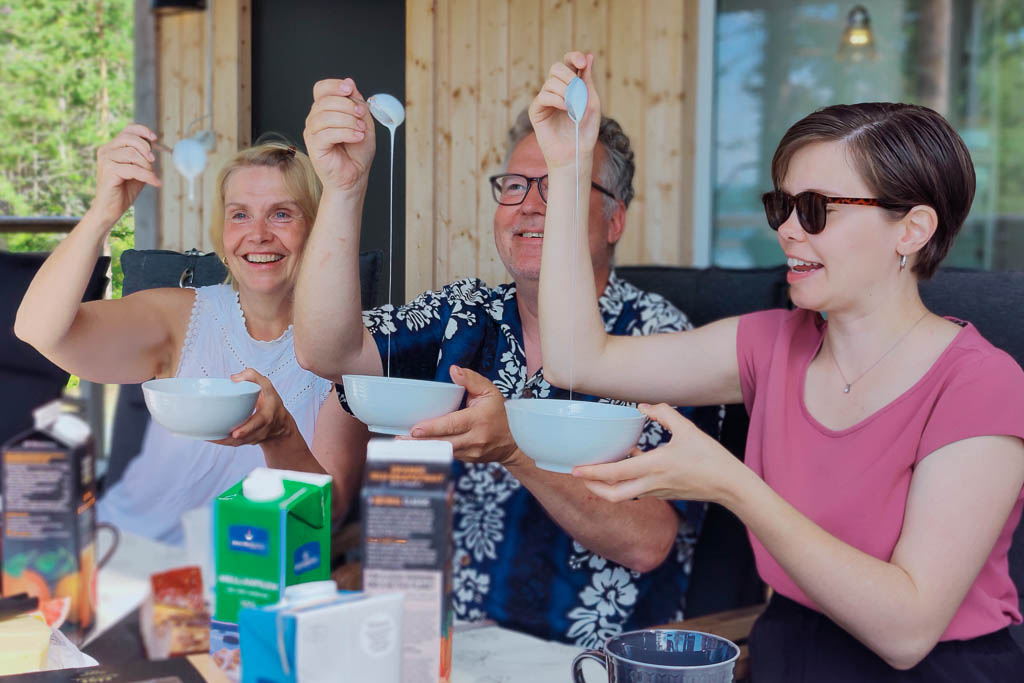 Ina-Siv, Jonas och Daniela äter långfil