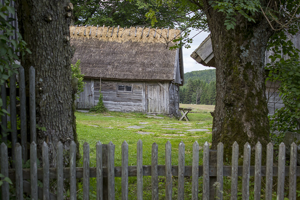 Äskhults by
