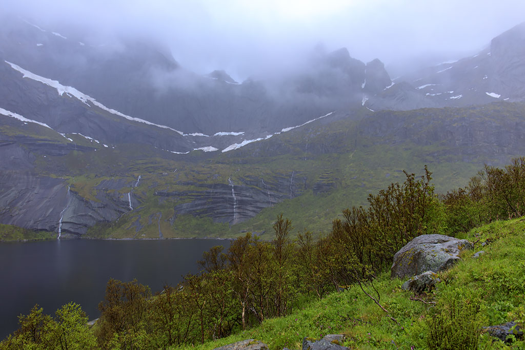 Storvatnet, Flakstad
